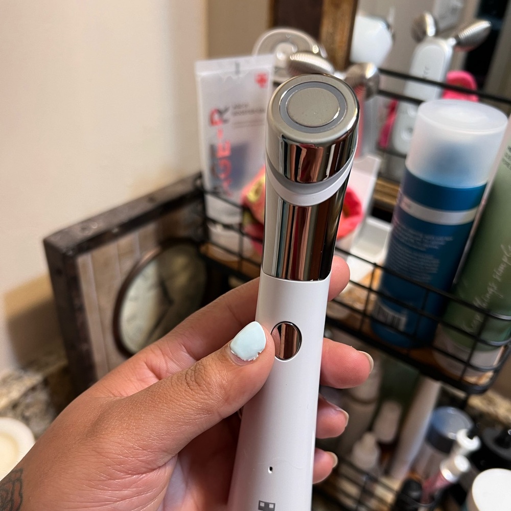 Medicube AIRSHOT device